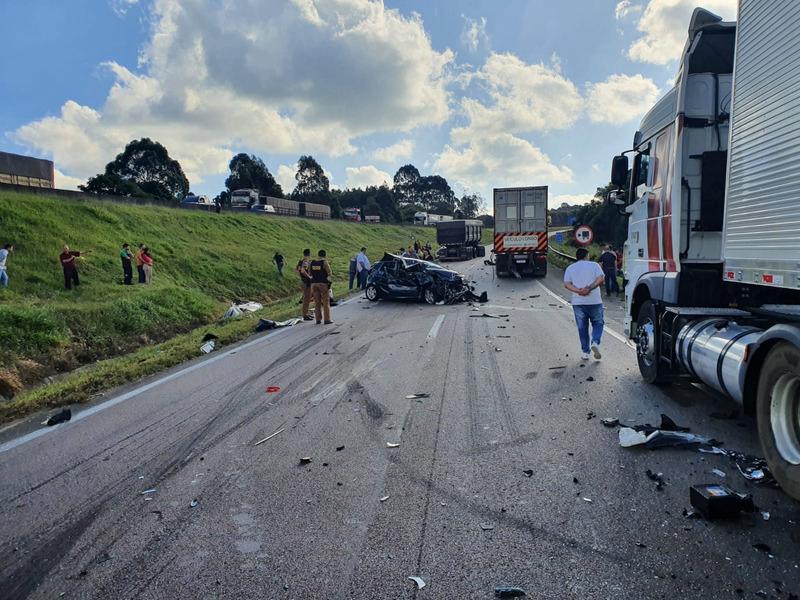 Grave acidente envolvendo vários veículos deixa quatro feridos no Km 138 em São Luiz do Purunã 
