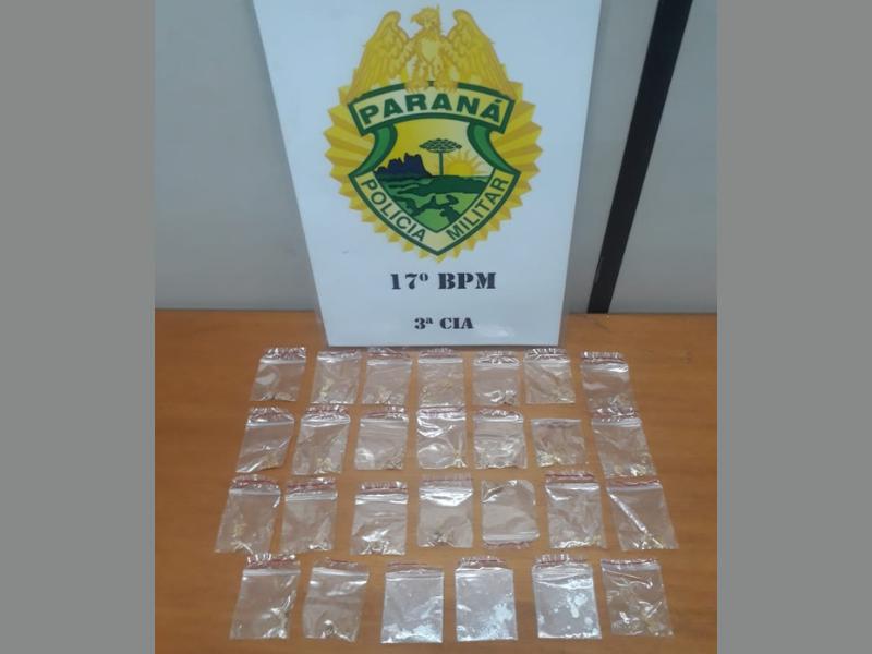 Suspeita de tráfico de drogas é presa pela Polícia Militar na região da Ferraria 