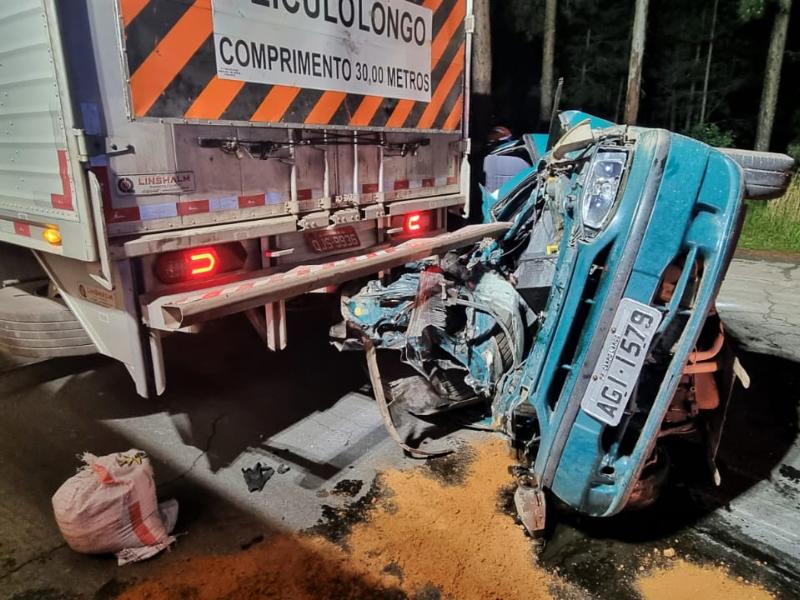 Homem perde a vida em grave acidente entre carro e carreta na rodovia 376 