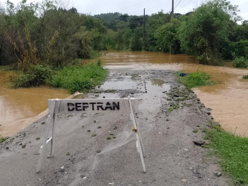 Campo Largo em alerta para risco de deslizamento de terras e alagamentos