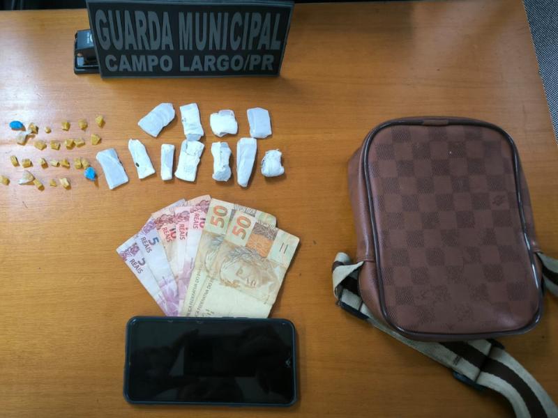 Tenta fugir de abordagem da Guarda Municipal e acaba preso com drogas