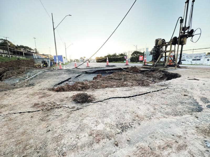 Afundamento de pista causa grande obra no Km 98 da BR-277