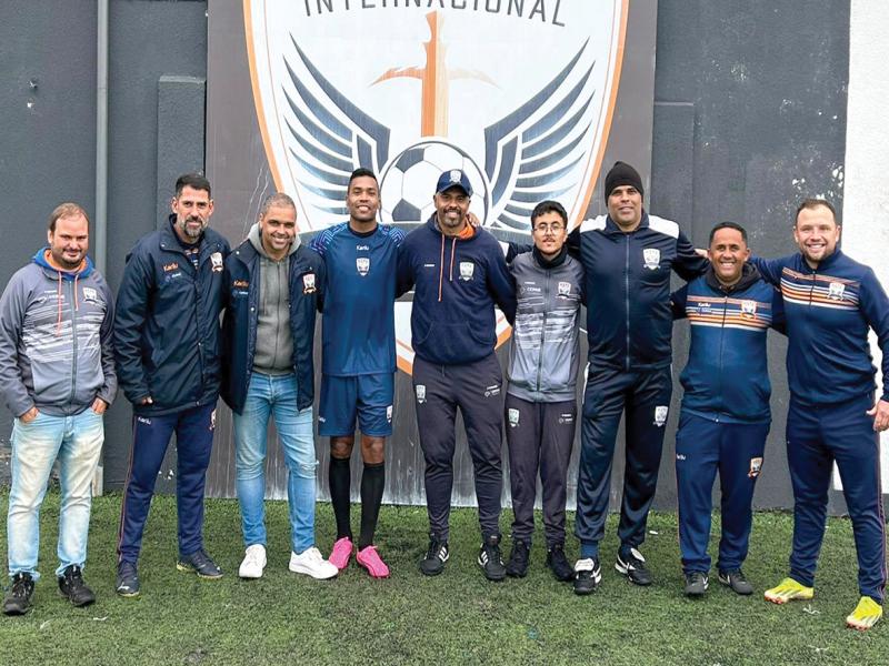 Ex-jogador da Juventus surpreende ao treinar no Estádio Atílio Gionédis, em Campo Largo
