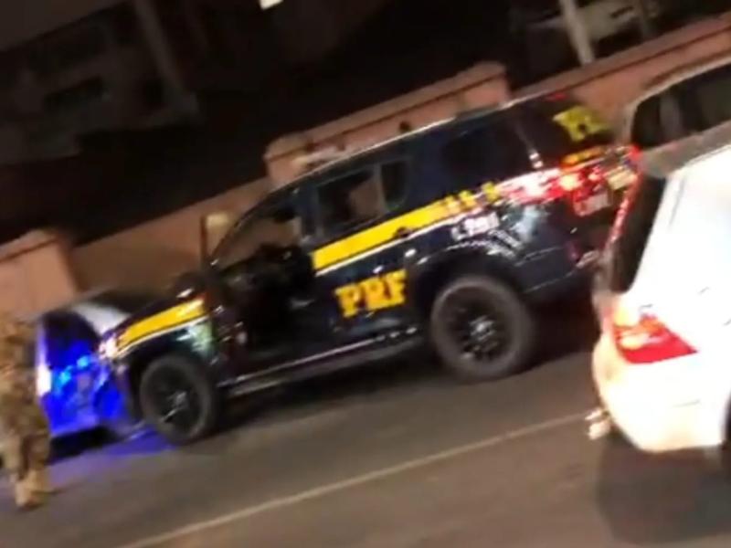 Indivíduo preso pela PRF em Campo Largo com cigarros contrabandeados