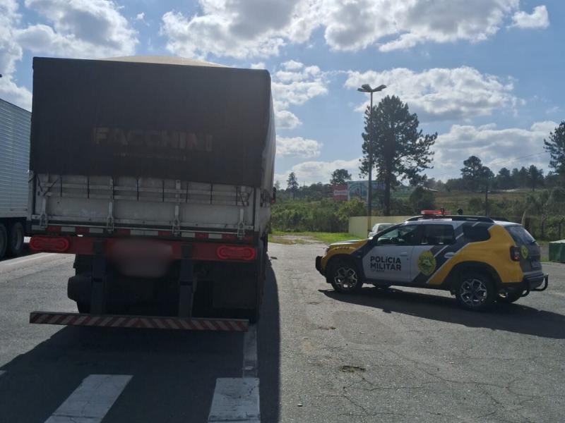 Carreta furtada no Mato Grosso do Sul é recuperada pela Polícia Militar em Balsa Nova 