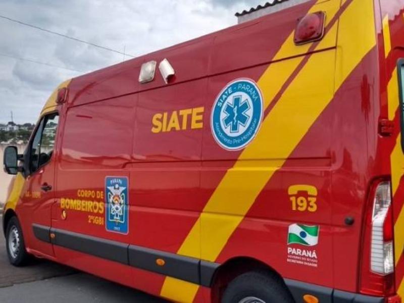 Homem é socorrido pela equipe do SIATE após sofrer queda de plano elevado