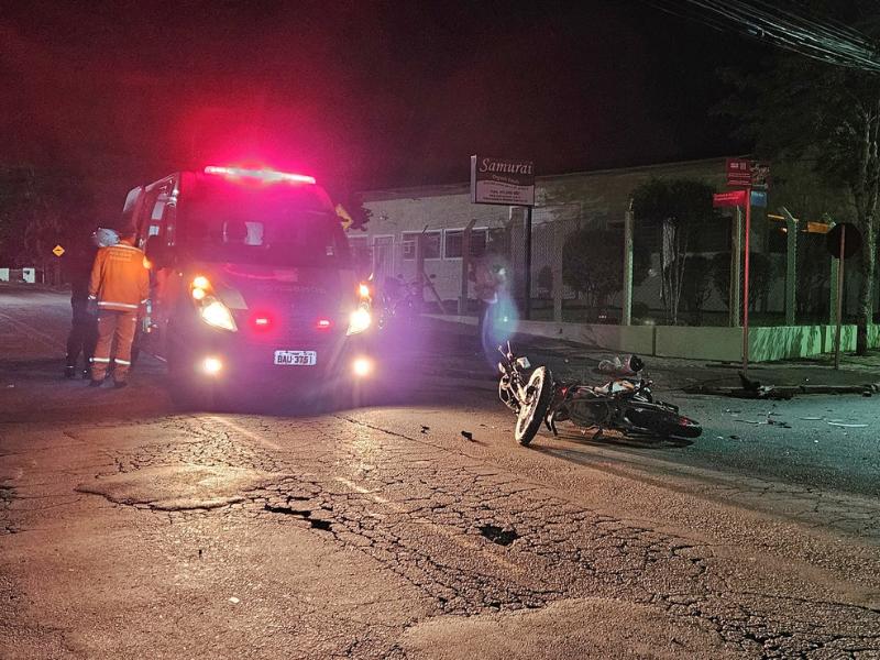 Motociclista fica ferido em colisão entre moto e carro na Expedicionários 