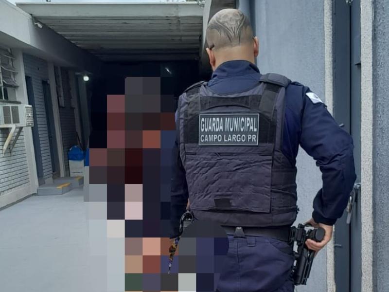 Mulher foragida da Justiça é presa no Ouro Verde pela Guarda Municipal de Campo Largo 