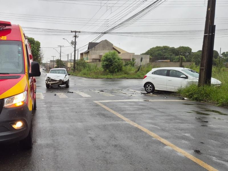 Colisão entre dois automóveis deixa homem ferido sem gravidade no bairro Ouro Verde 