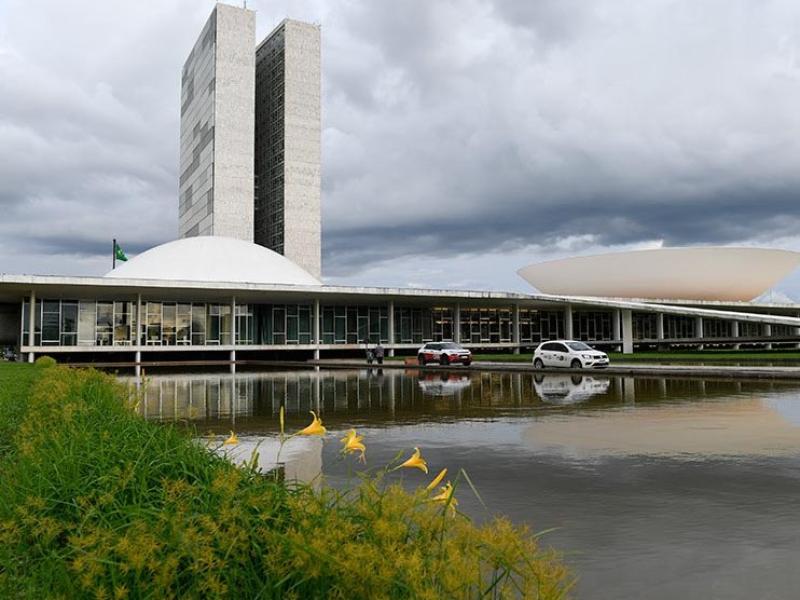 Senado aprova PEC sobre criminalização da posse de drogas; a proposta segue para a Câmara dos Deputados