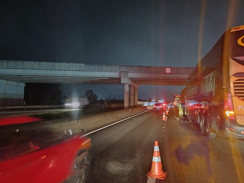 Sete pessoas feridas em colisão traseira entre Ônibus e Carreta no km 125 em Campo Largo
