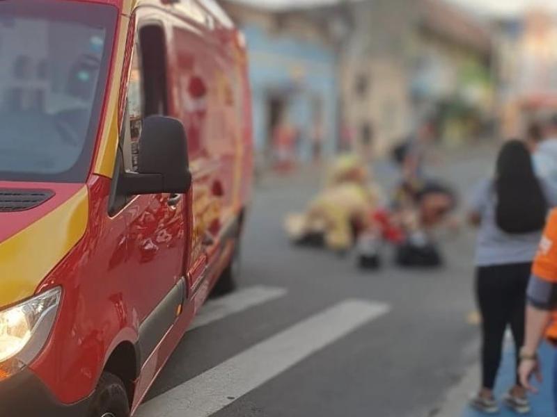 Morre no hospital jovem motociclista vítima acidente no Centro de Campo Largo 