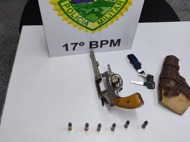 Indivíduo é preso com motocicleta furtada e arma de fogo é apreendida pela Polícia Militar em Três Córregos 