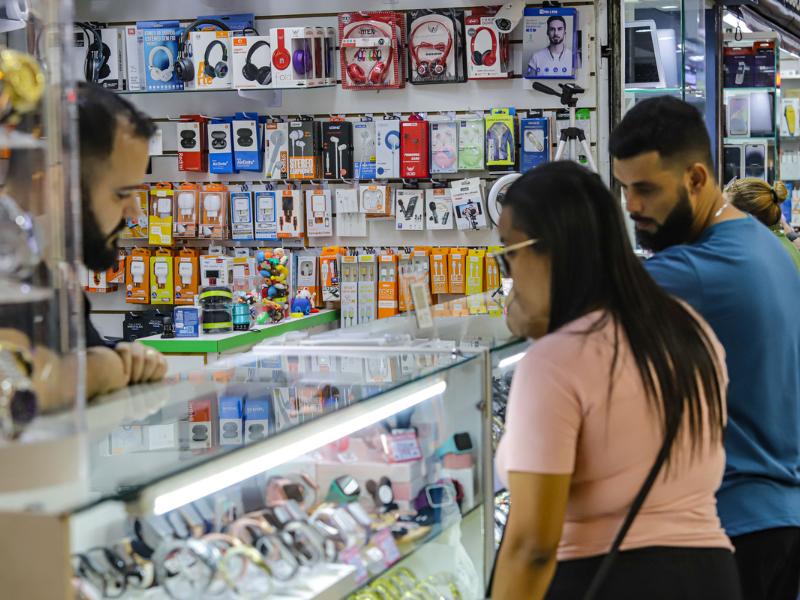 Média recorde: 23 mil empresas foram abertas por mês no Paraná em 2023