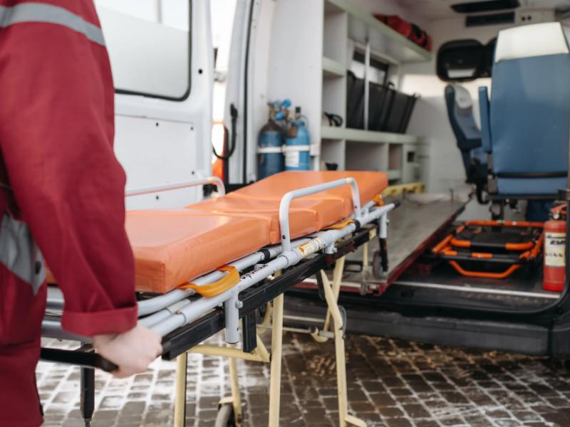 Corpo de Bombeiros socorre homem vítima de queda de plano elevado em Campo Largo 