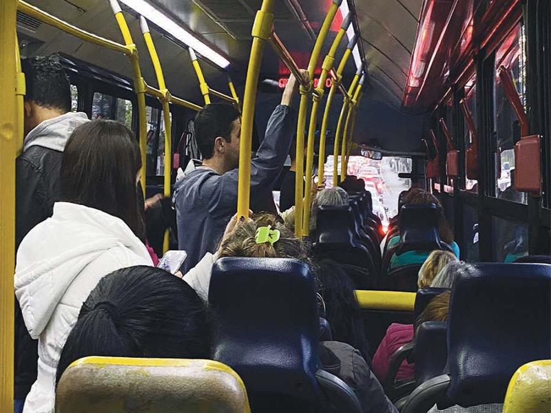 Estação tubo do Ferrari deve ser reformada pela Amep e URBS responde usuários  sobre parada no Campina do Siqueira