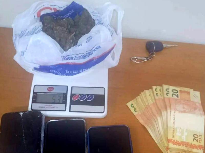 GM de Campo Largo prende dois suspeitos com droga e dinheiro no Botiatuva
