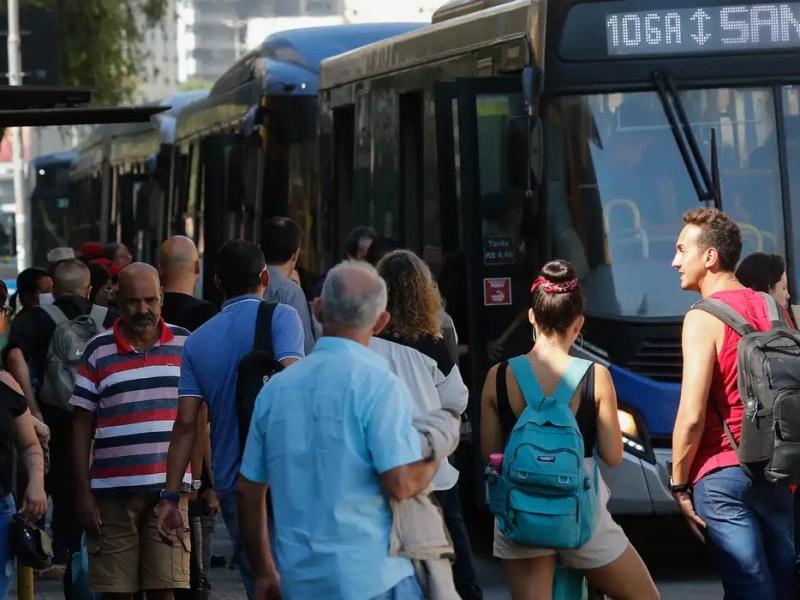 Setor de Serviços recua 0,9% após três meses de alta