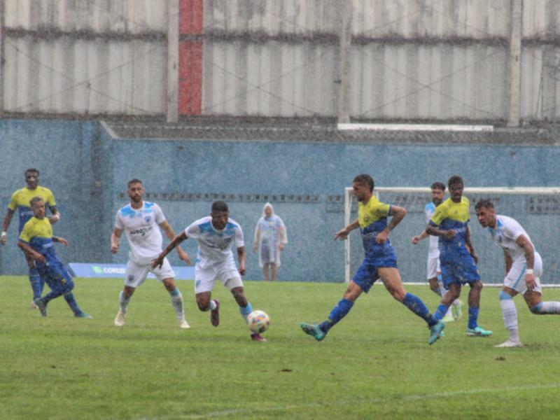 Andraus entra em campo com muita chuva e empata com o Londrina