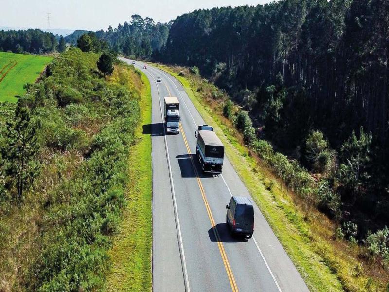 Ultrapassagens proibidas ou malsucedidas e excesso de velocidade são as maiores causas de colisão frontal