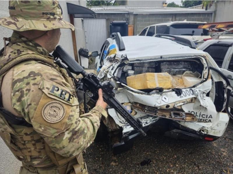 PRF apreende falsa viatura policial em Balsa Nova (PR)