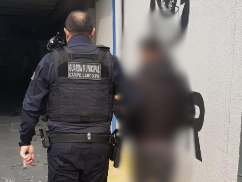 Guarda Municipal de Campo Largo prende procurado pela Justiça durante na Vila São Luiz