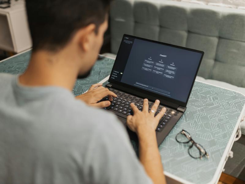 IA pode ajudar em algumas áreas, mas não substitui psicoterapia, diz especialista
