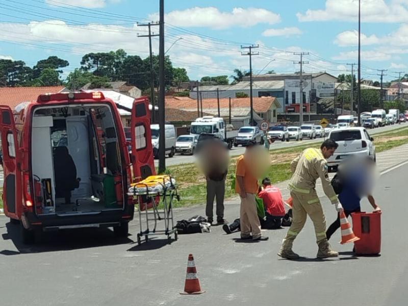 Garupa fica ferida em acidente entre motocicleta e automóvel em Campo Largo