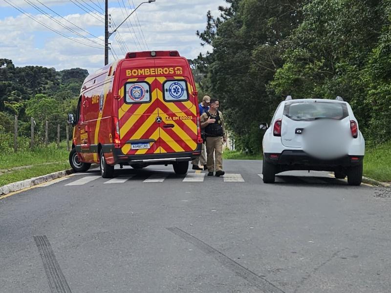 Ciclista fica ferido em colisão envolvendo um automóvel e bicicleta em Campo Largo 