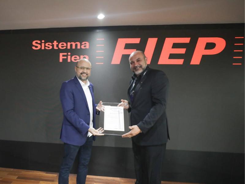 Sindilouça recebe homenagem da Fiep pelos 50 anos de atuação