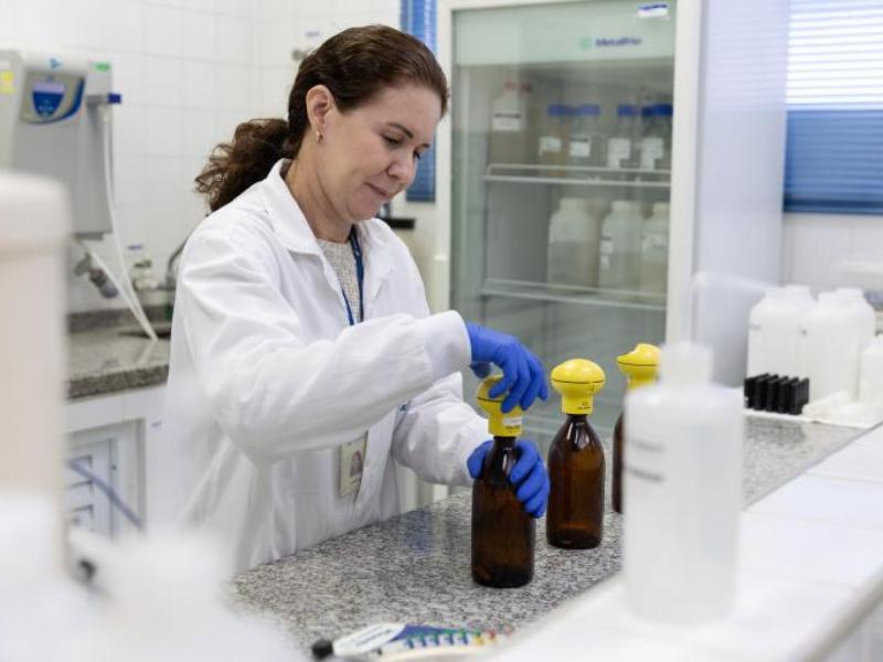 Água distribuída pela Sanepar tem controle de qualidade padrão ISO