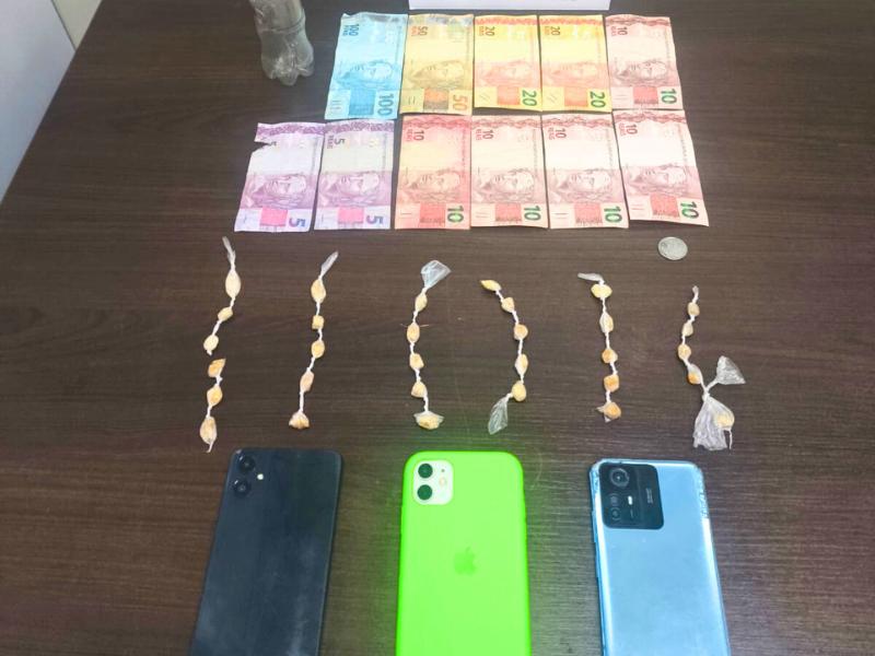 Suspeitos de tráfico são detidos em residência abandonada no bairro Bom Jesus, em Campo Largo