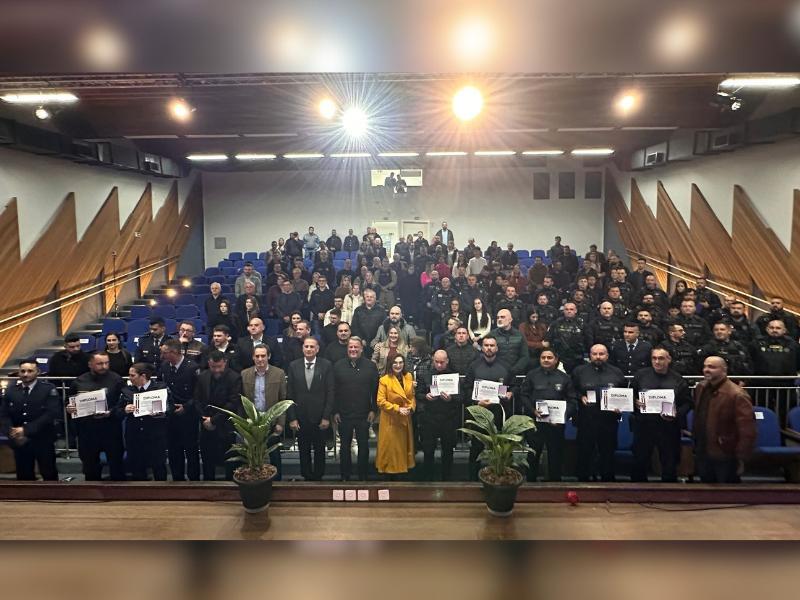 Guarda Municipal de Campo Largo celebra Dia Nacional e entrega de honrarias de Compromisso a sete guardas