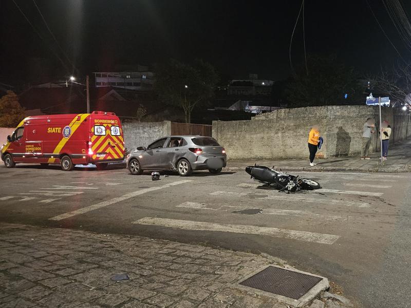 Motociclista fica ferido após colisão no Centro de Campo Largo