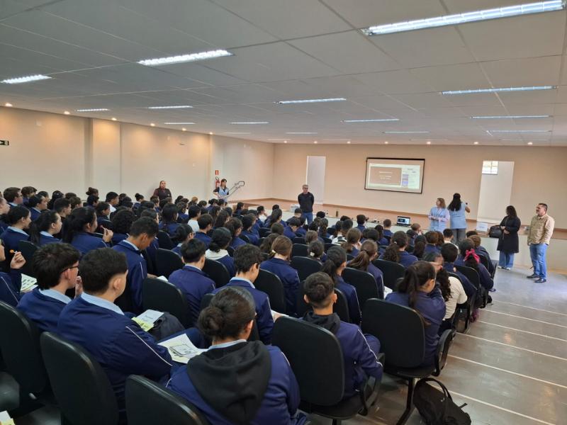 Colégios Cívico-Militares de Campo Largo e Balsa Nova promovem aulão especial preparatório para o SAEB 