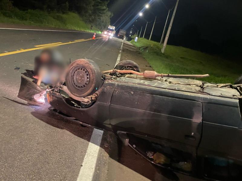 Menino de 11 anos fica ferido em capotamento na PR-423 entre Campo Largo e Araucária