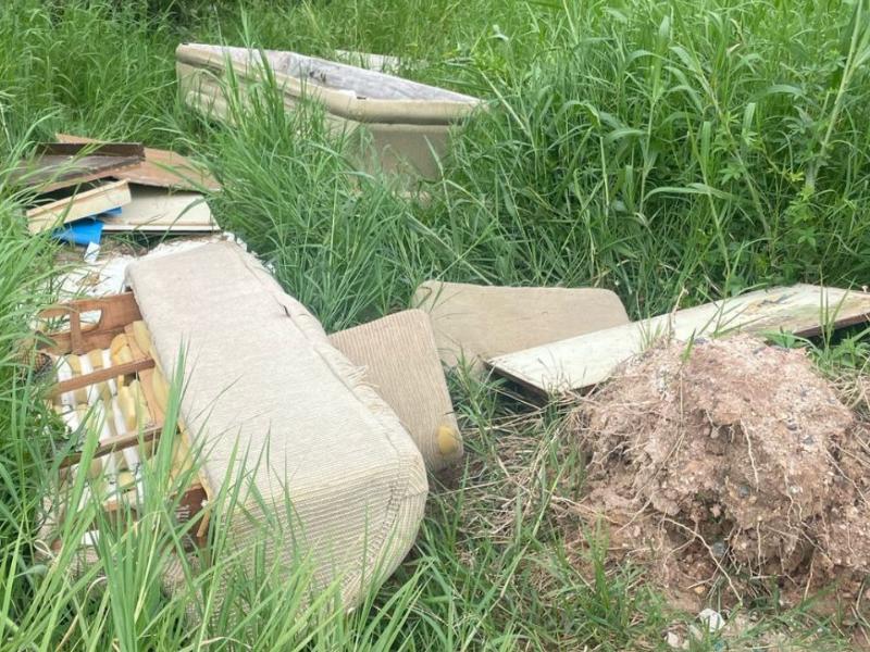 Descarte irregular de resíduos pode gerar multas e contribui para a piora da saúde pública e poluição