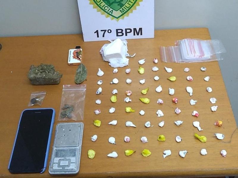 Indivíduo abordado pela Polícia Militar após denúncia de tráfico de drogas no bairro Águas Claras