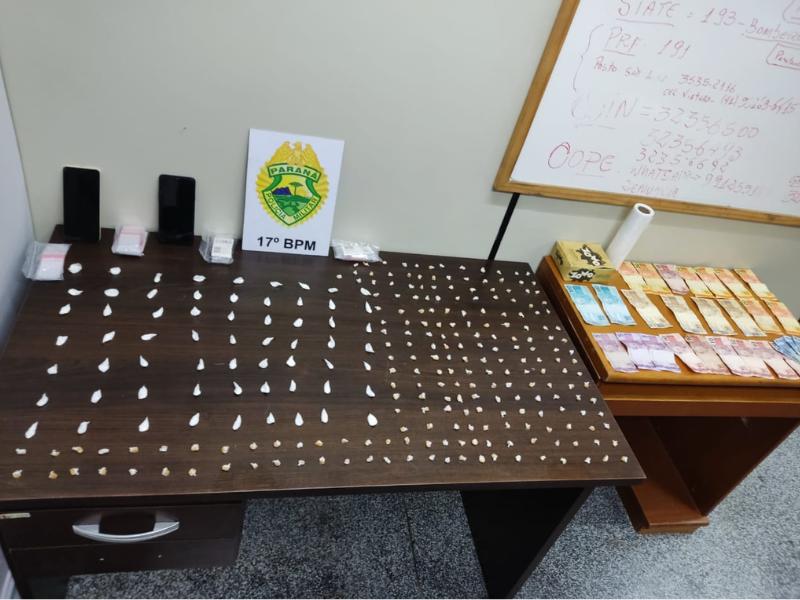Polícia Militar prende dois suspeitos de tráfico de drogas em Bateias