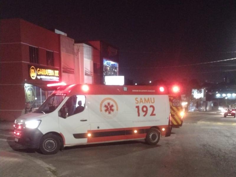 Motociclista fica gravemente ferido após queda na Avenida dos Expedicionários