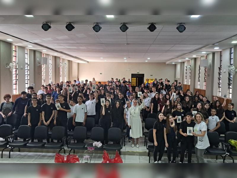 Cerca de 160 estudantes participam da produção de livro que homenageia o centenário do Cesf