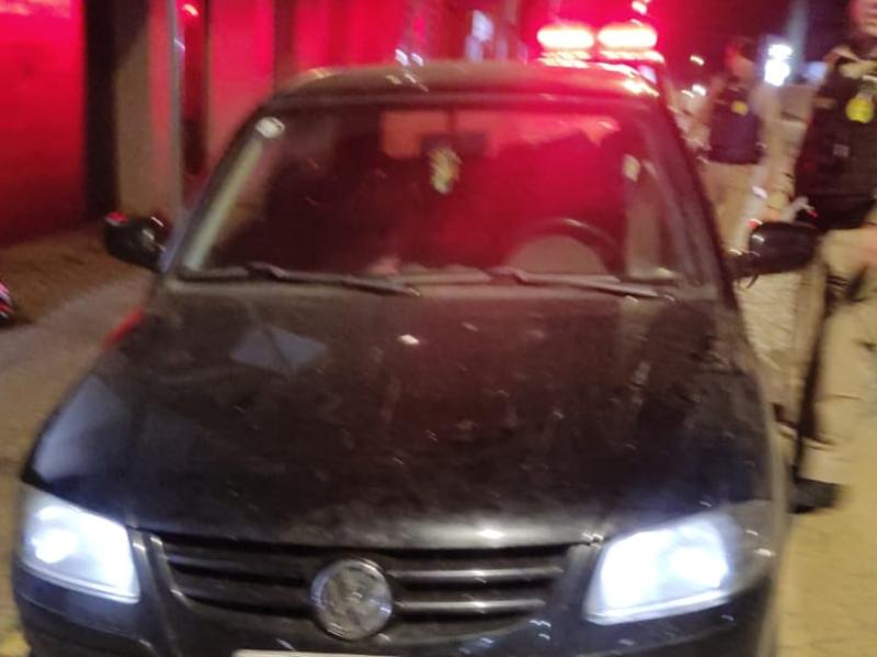 Dois homens são presos após roubo a mãe e filha em Bateias