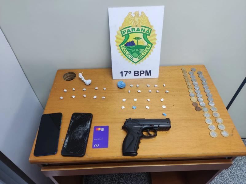 Polícia Militar prende dois suspeitos de tráfico de drogas em abordagem no bairro Francisco Gorski 