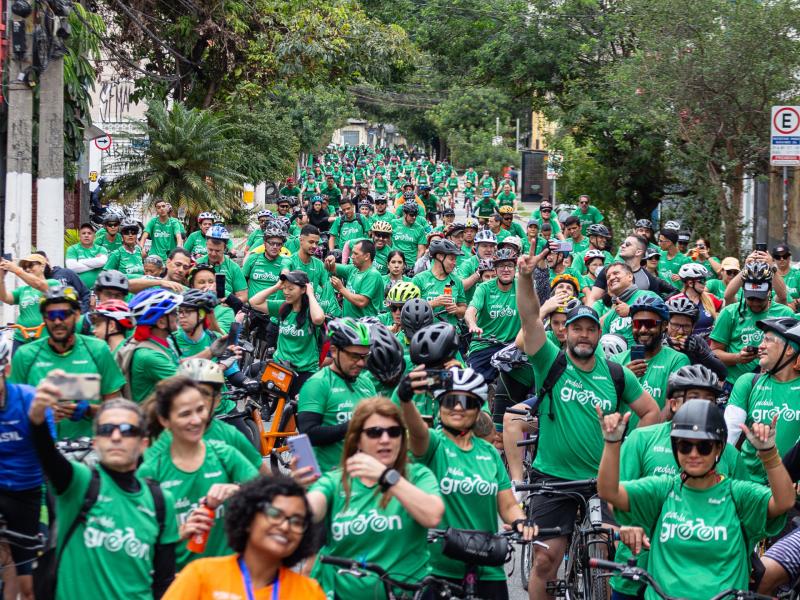 Pedala Green/Campo Largo promove solidariedade e objetiva arrecadar mais de 1.000 litros de leite em comemoração aos 100 anos da Caterpillar. 