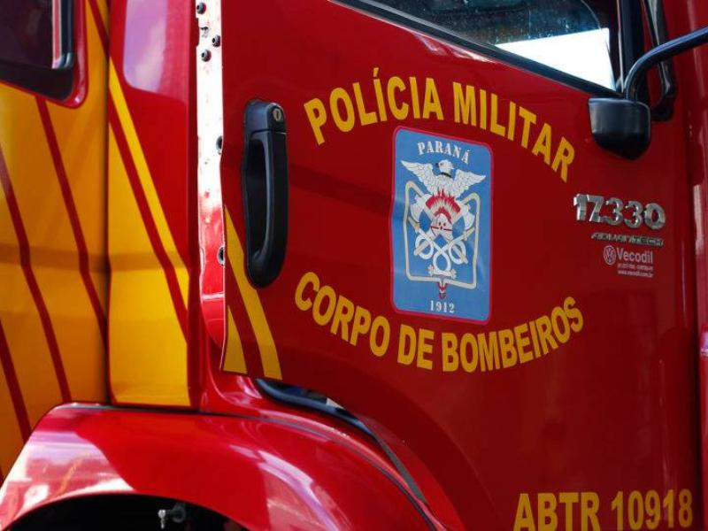 Incêndio destrói casa de madeira no Jardim Itaqui