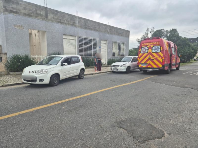 Jovem fica ferida em colisão entre dois veículos no Jardim Esmeralda