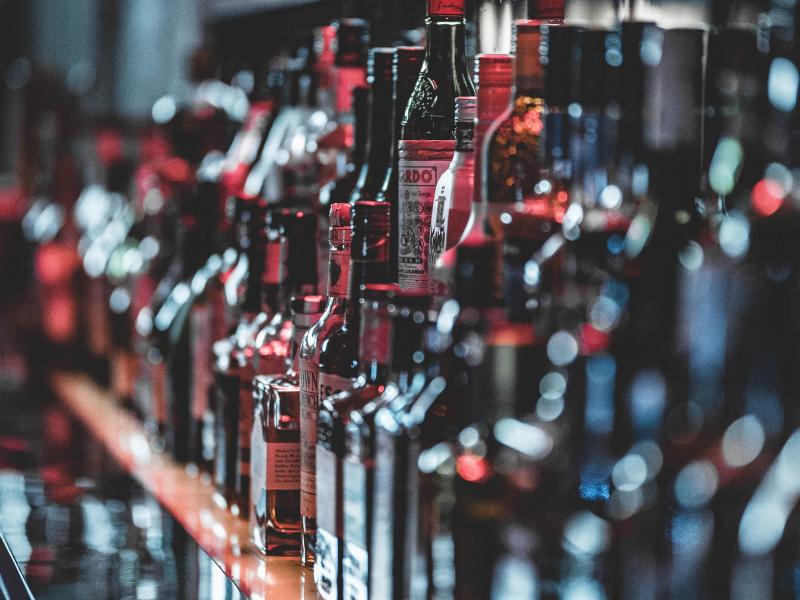 Deputado Guerra promove audiência pública sobre riscos do metanol em bebidas e combate à adulteração