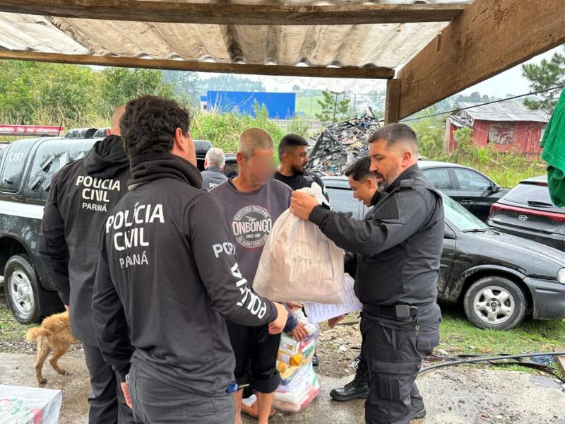 PCPR entrega de 21 cestas básicas, roupas, brinquedos e doces para famílias de Campo Largo