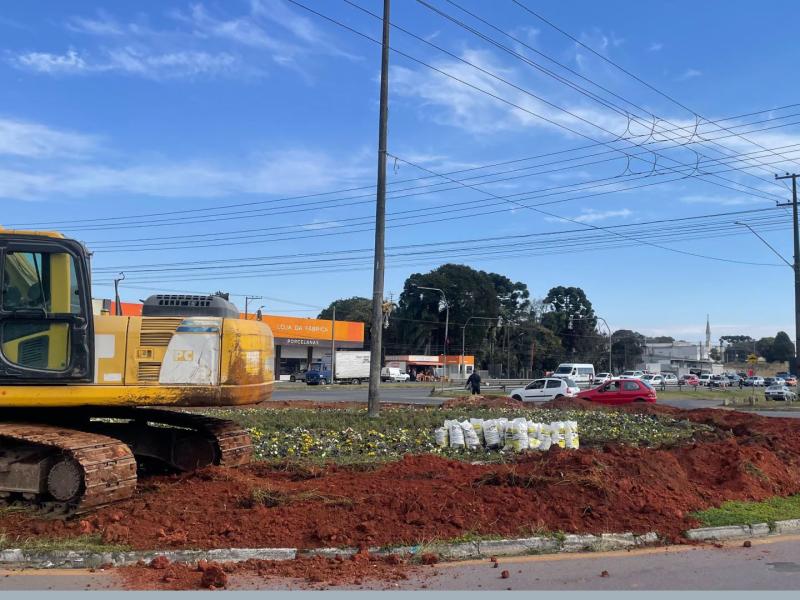 Prefeitura inicia obra de readequação da rotatória que liga o Bom Jesus ao Jardim Social