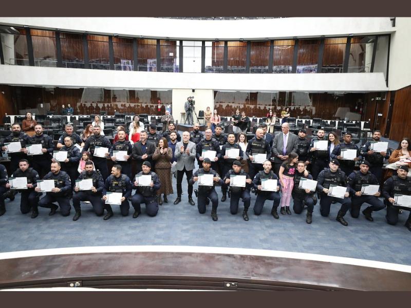 Guardas municipais de Campo Largo e Araucária são homenageados pela Assembleia Legislativa do Paraná